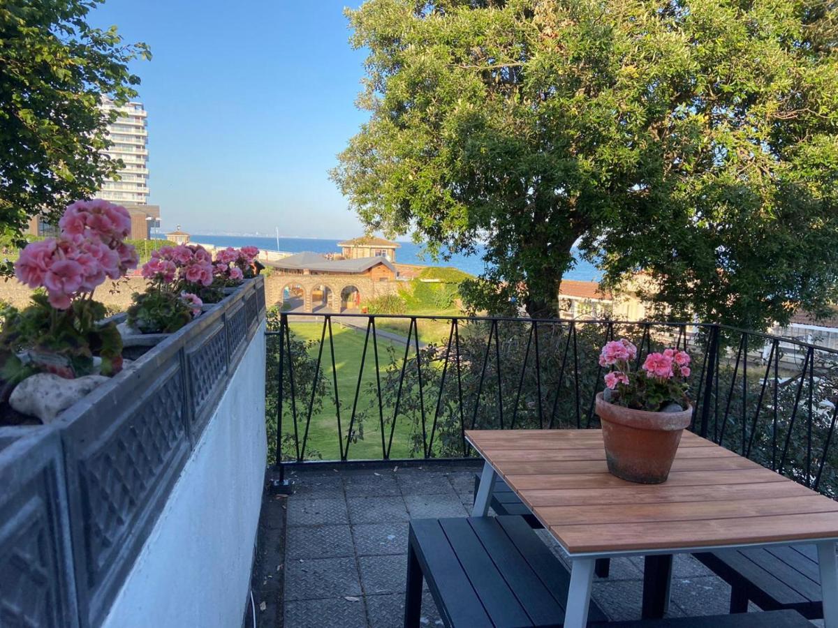 Warwick House - Stunning House With Terrace And Sea Views, Sleeps 11 Villa Worthing Exteriör bild